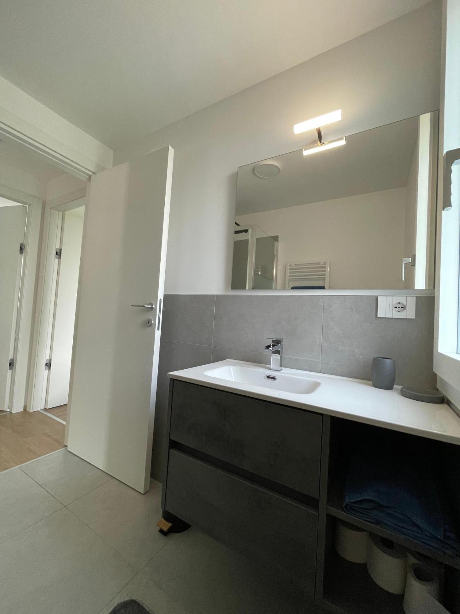 La Terrazza - Very Quiet - Free Park - 3 Min From Varese Center And Lake - Air Conditioning - Cycling Friendly Exterior photo