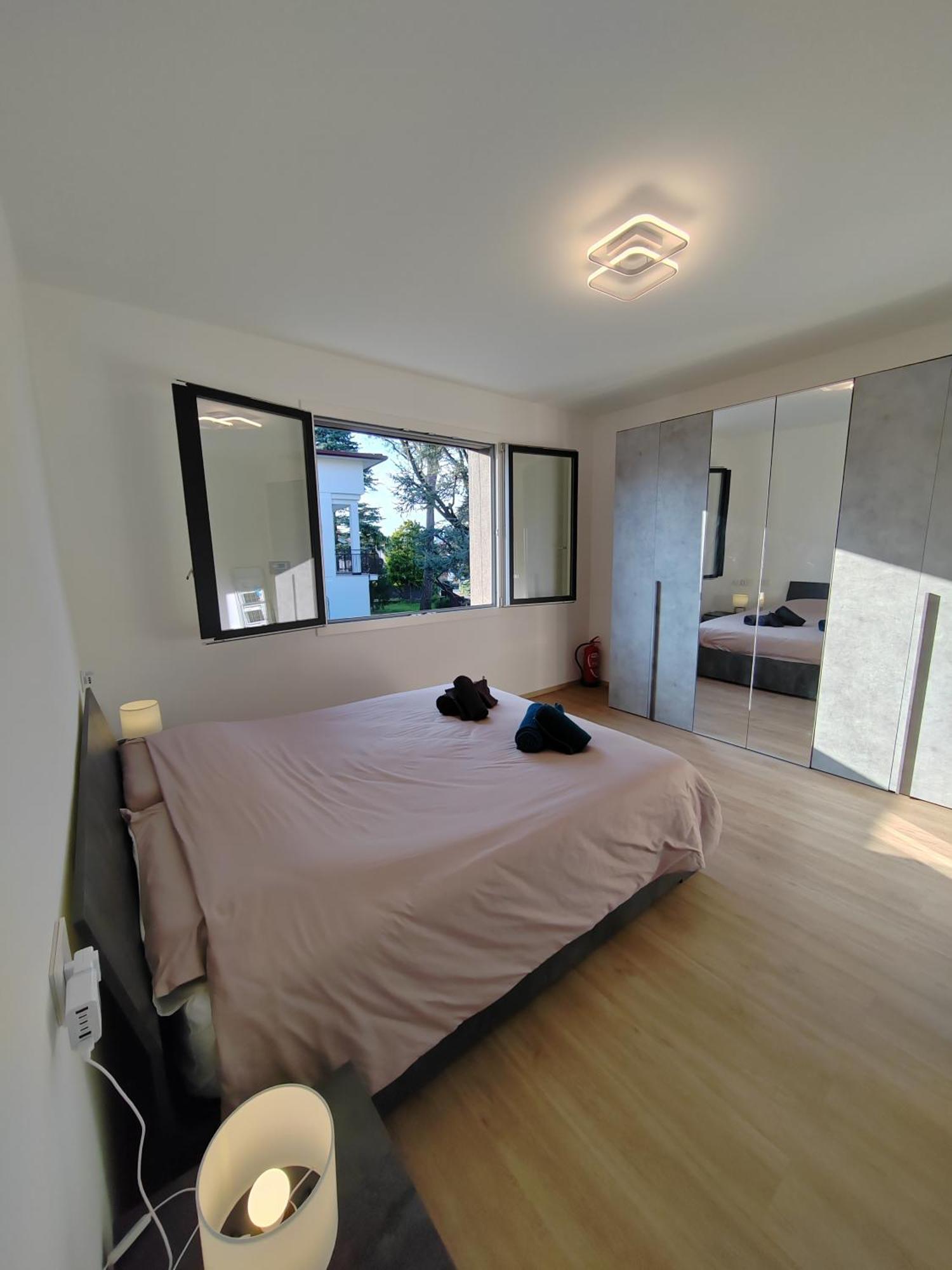 La Terrazza - Very Quiet - Free Park - 3 Min From Varese Center And Lake - Air Conditioning - Cycling Friendly Exterior photo